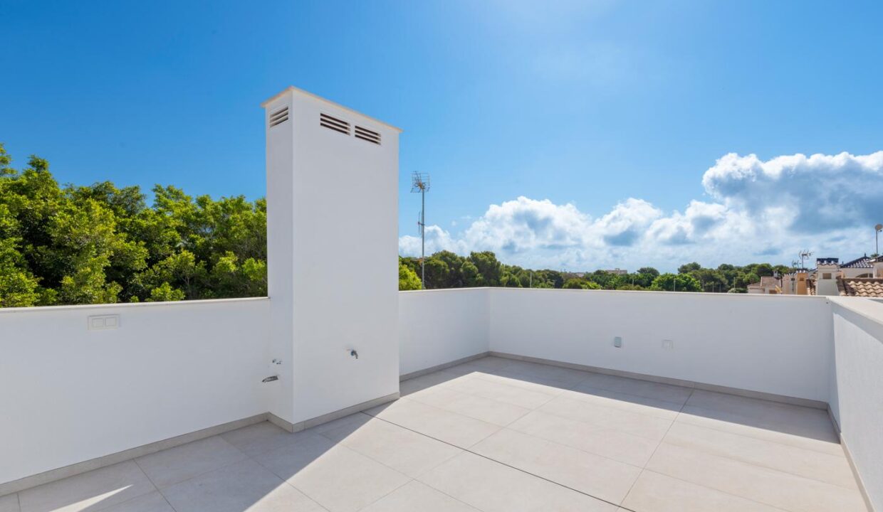 94154-Vrijstaande-villas-in-Mil-Palmeras-op-800-meter-van-het-strand-35