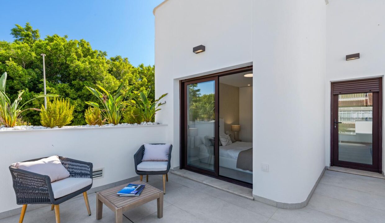 94154-Vrijstaande-villas-in-Mil-Palmeras-op-800-meter-van-het-strand-37
