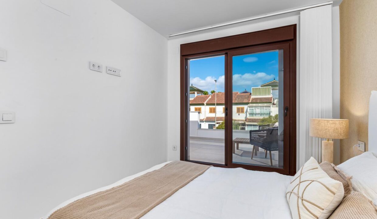 94154-Vrijstaande-villas-in-Mil-Palmeras-op-800-meter-van-het-strand-42