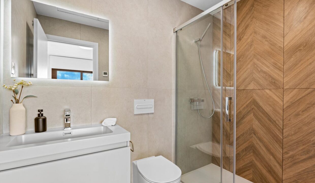 94154-Vrijstaande-villas-in-Mil-Palmeras-op-800-meter-van-het-strand-47