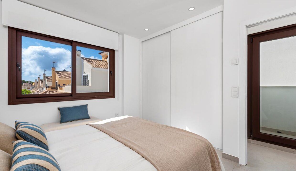 94154-Vrijstaande-villas-in-Mil-Palmeras-op-800-meter-van-het-strand-49