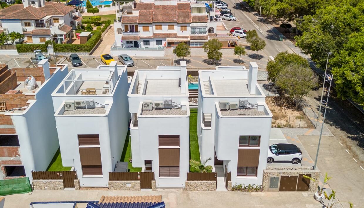 94154-Vrijstaande-villas-in-Mil-Palmeras-op-800-meter-van-het-strand-5